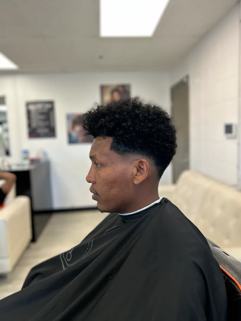 Galaxy A17 Barbershop milkias 5x7 (3) Galaxy A17 Barbershop milkias 5x7 (3)